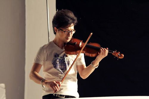 别哭我亲爱的人歌词，别哭我亲爱的人郑智化歌词