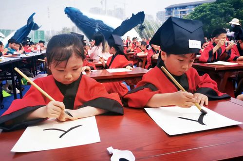 带领[dài lǐng]什么意思?近义词和反义词是什么?英文翻译是什么