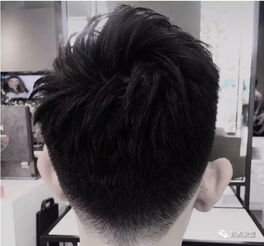 后脑勺有个凸起的硬包，后脑勺长红疙瘩毛囊炎怎么治疗