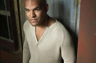 《越狱》阿莫里·诺拉斯科 费尔南多·苏克雷 是怎么在巴拿马监狱出 