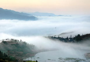 天姥山位于什么地方，天姥连天向天横,势拔五岳掩赤城