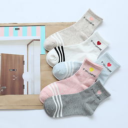 短袜的英语怎么写，短袜的英语翻译