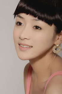 何艳春，何艳芳