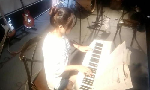 你的泪水浸冷了夏天钢琴曲，你的泪水浸冷了夏天钢琴曲简谱