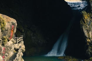 磅礴是什么意思?