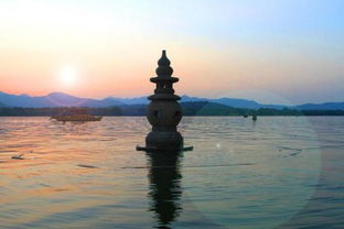 三潭印月的传说，三潭印月的来历诗句