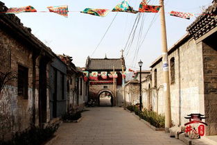 西阁百寻余,中宵步绮疏，西阁夜恍惚逶迤好在哪里