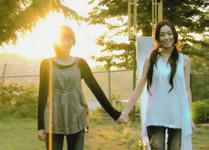 一个像夏天一个像秋天,是什么意思?这首歌要要叙述的是什么?