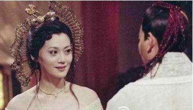 请帮我把“鼎铛玉石,金块珠砾,弃掷逦迤”。翻译成现代汉语