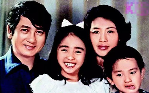 黎姿43岁弟弟近况曝光,坐轮椅出行,精神饱满有笑容