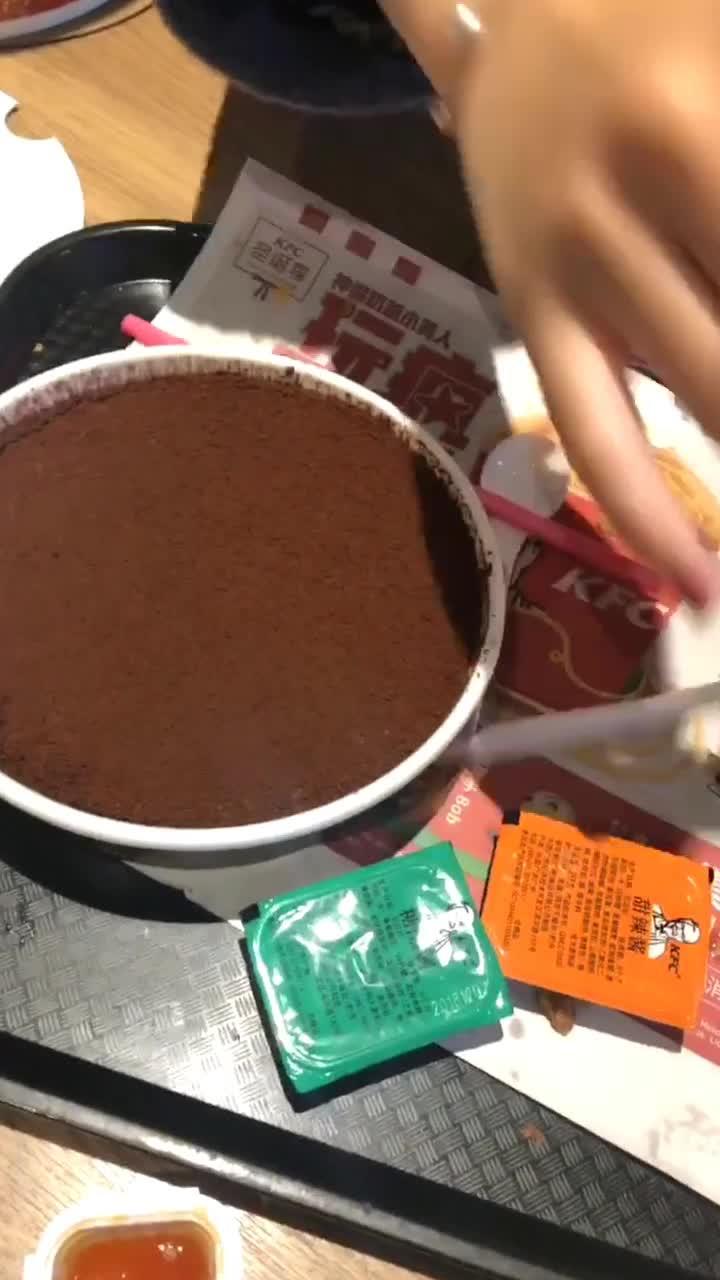 黑糊糊的意思，黑糊糊的动物打一准确生肖