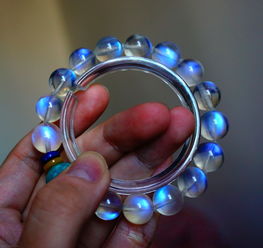 为什么手串蓝月光石颗颗珠体里面都会有黑色线条状的东西呢?是不是假