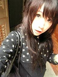 郭露薇的刘海是怎样弄的 ?