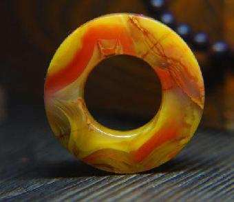 环佩青衣,盈盈素靥,临风无限清幽的意思，环佩琳琅