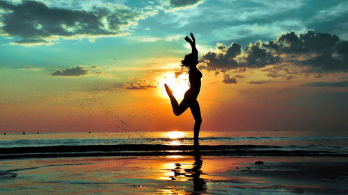 走自己的路,看自己的风景,活著自己生命的节奏，走自己的路霸气句子