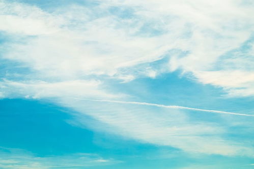 修饰天空的形容词，天空的形容词有哪些2个字