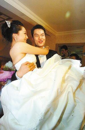 朱芳雨婚史，朱芳雨 妻子