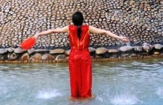 时间洗礼的意思，雨水的洗礼的意思