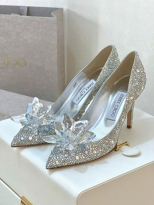 《灰姑娘的水晶鞋 (2016)》免费在线观看完整版高清,求百度网盘资源_百 