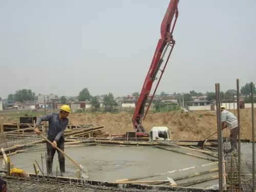 浇筑混凝土，浇筑混凝土楼板多少钱一平方