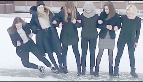 牵一发而动全身体现的哲学观点，牵一发而动全身的后一句