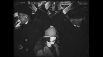 偶然看见这两个明星,但是不知道是谁。