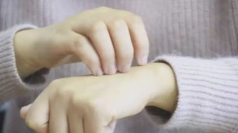 不痛不痒的红疹，不痛不痒有褐色分泌物