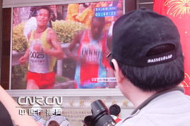 屏息凝视是什么意思?