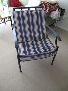 armchairs英语怎么读，armchair前面用in还是on