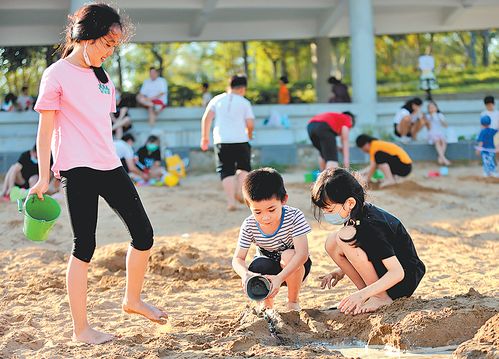 关于描写孩子嬉戏玩耍的诗句