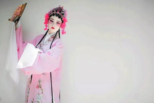 谁令骑马客京华上一句