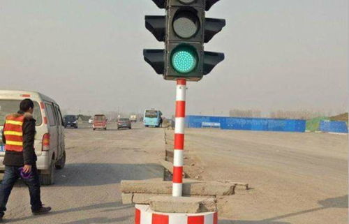 红绿灯图片 马路真实，红绿灯图片 卡通图片