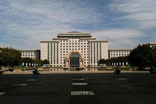 相形见拙的意思