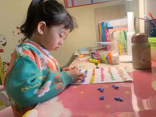 “缤纷”的反义词是什么?