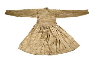 汽车玻璃贴膜是贴在车里还是车外