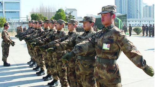 现在当兵苦吗 本人想去当兵 但是犹豫 因为自己娇生惯养 怕受不了苦!